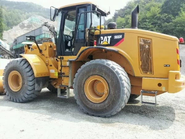 Фронтальный погрузчик Cat 966H