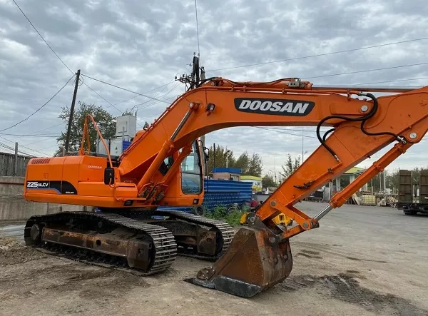 Гусеничный экскаватор Doosan SOLAR 225NLC-V