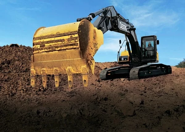 Гусеничный экскаватор John Deere E230 LC