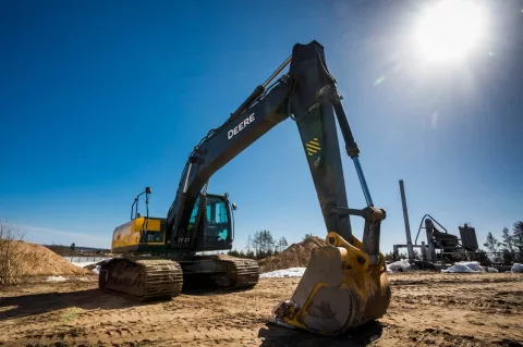 Гусеничный экскаватор John Deere E260 LC