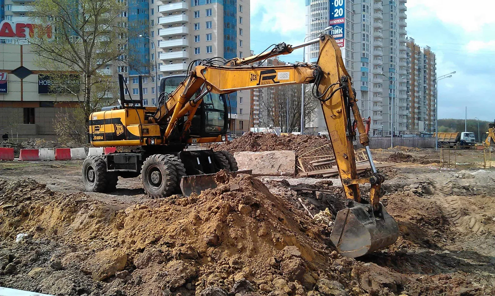 Колесный экскаватор JCB JS 200W