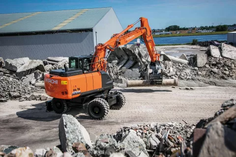 Колёсный экскаватор Hitachi ZX170W-5A