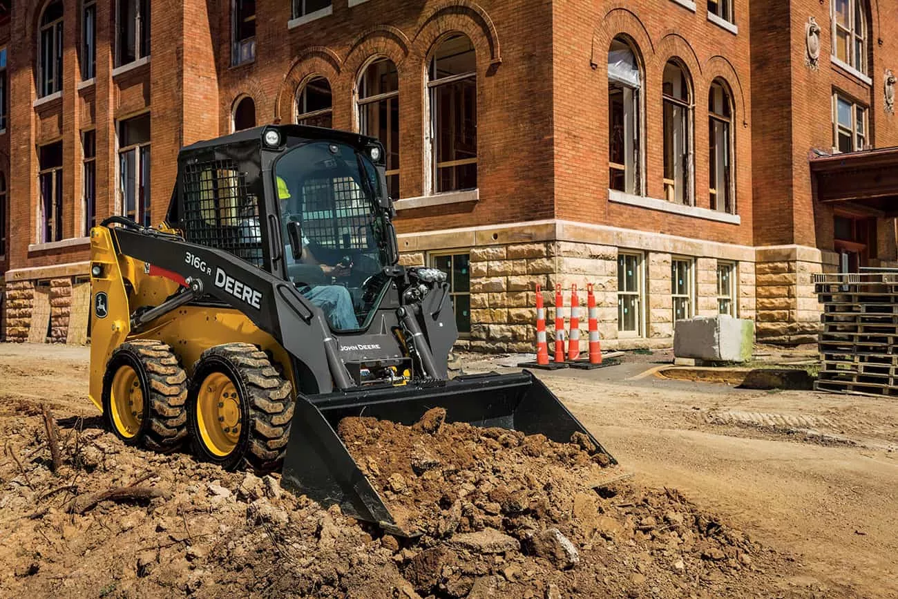 Мини-погрузчик John Deere 316GR