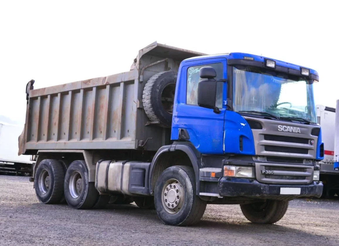 Самосвал Scania P380CB 6×4